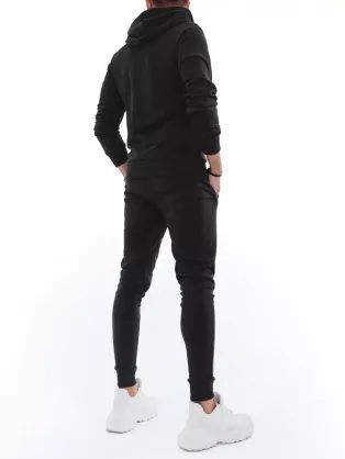 Čierna mikina v trendovom prevedení