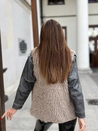 Módna dámska béžová prešívaná vesta