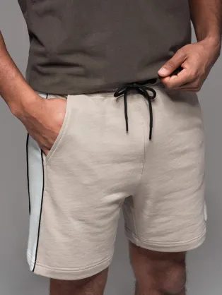 Nadčasové béžové pánske kraťasy V2 SRSK-0182