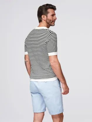 Trendy pánsky biely sveter s krátkym rukávom V1 TSCT-0251