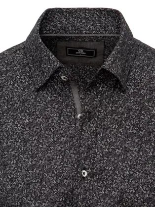 Atraktívna vzorovaná košeľa v čiernej farbe