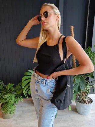Čierny dámsky pruhovaný crop top