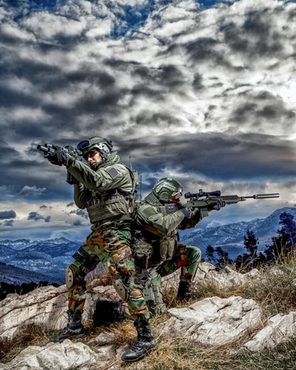 Terepmintás ruházat a férfidivatban. Az örök army stílus.