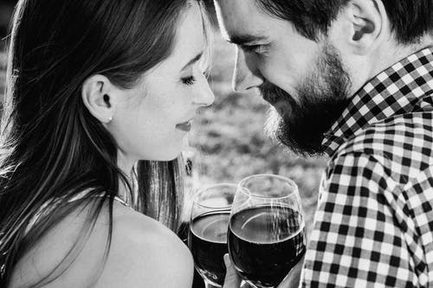 10 jasnih znakov, da z vami flirtajo