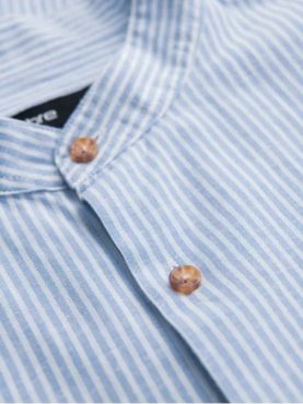 Ako prať košele, aby držali tvar a menej sa krčili