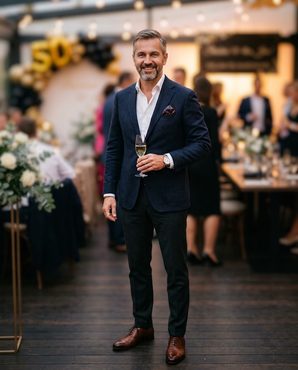 Ako sa obliecť na oslavu 50-tky: outfity pre oslávenca aj hosťa