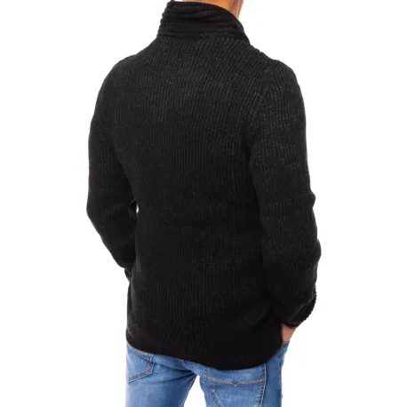Čierny sveter s nádherným vzorom