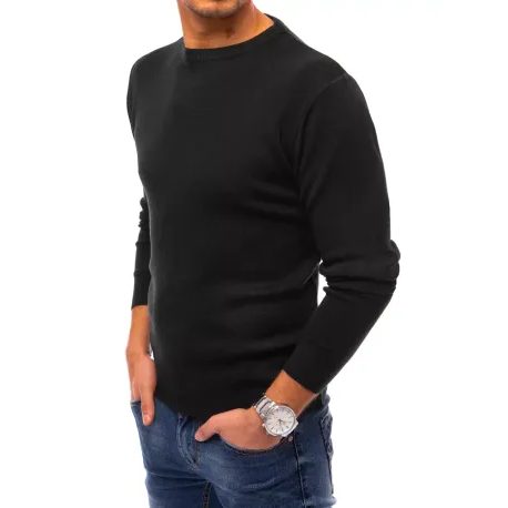 Pohodlný čierny sveter