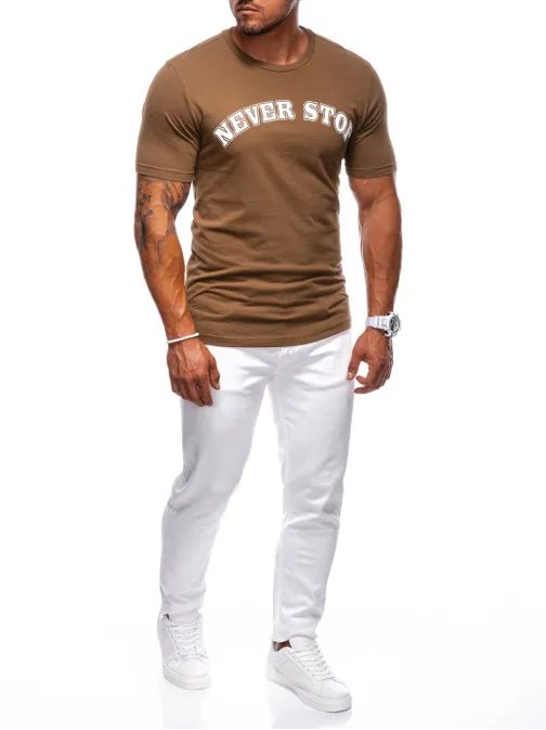 Hnedé tričko s výrazným nápisom S2024