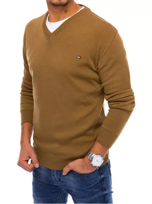 Hnedý sveter s véčkovým výstrihom