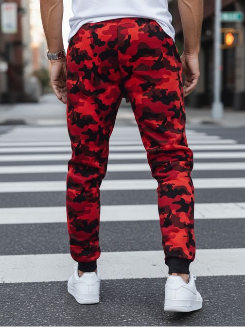 Trendy maskáčové tepláky pre pánov v červenom farebnom prevedení