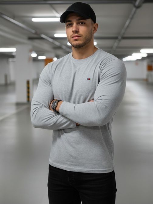 Jednoduché tričko v šedom prevedení