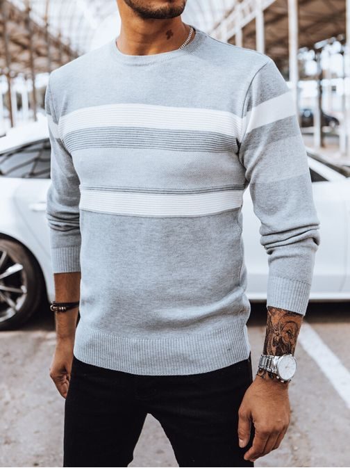 Trendy šedý sveter s pruhmi viacerých farieb