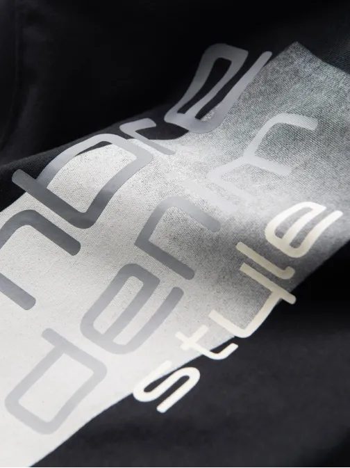 Jedinečné čierne tričko s nápisom V2 TSPT-0139