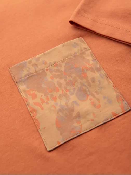 Trendy oranžové tričko s ozdobným vreckom V3 TSPT-0227