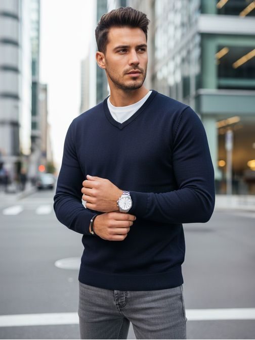 Základný tmavomodrý pánsky sveter s v-výstrihom