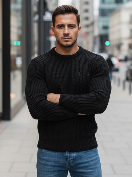 Čierny pletený sveter s módnymi dierami