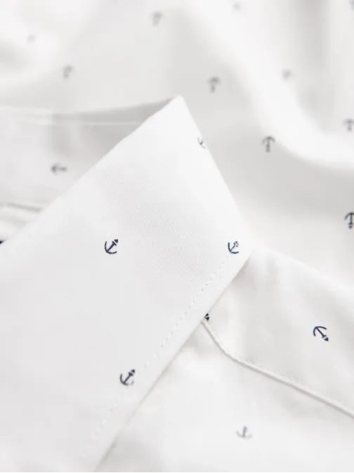 Zaujímavá biela košeľa s trendy vzorom V3 SHCS-0156