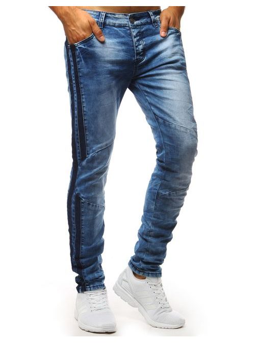 Nebesky modré jeansy s doplnkami