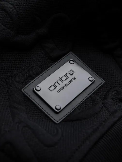 Pútavá čierna mikina  s výraznými písmenami V1 SSNZ-0164