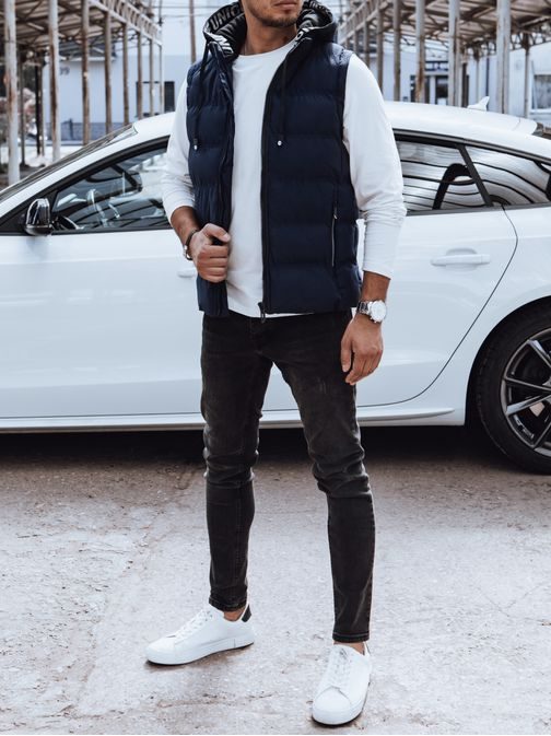 Granátová vesta s nápisom na kapucni