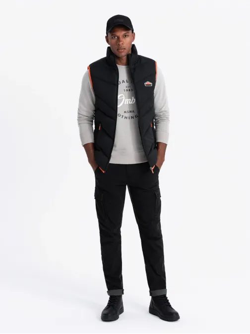 Trendy čierna prešívaná vesta V4 JAVJ-0210