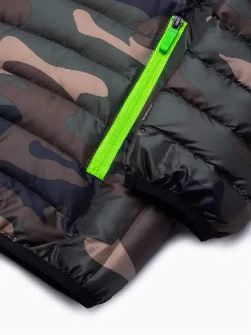 Moderná zelená bunda v maskáčovom prevedení C319