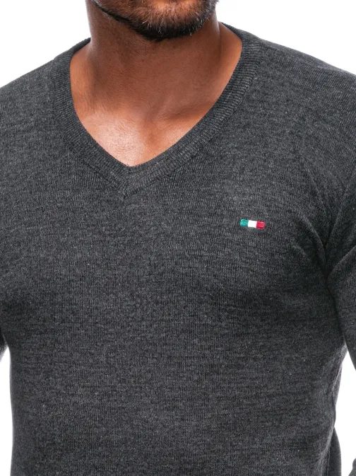 Čierny sveter s drobnou nášivkou s v-výstrihom E239