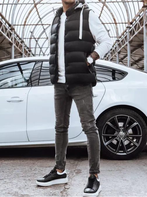 Trendy vesta s kapucňou v čiernej farbe