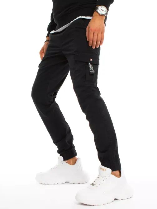 Trendové kapsáčové nohavice v čiernej farbe