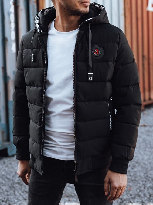 Trendy zimná bunda s kapucňou v čiernom prevedení