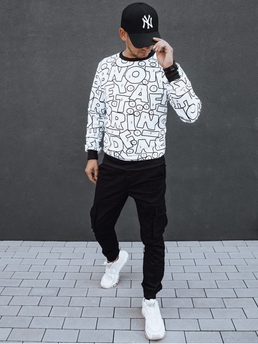 Módna biela mikina s potlačou a bez kapucne