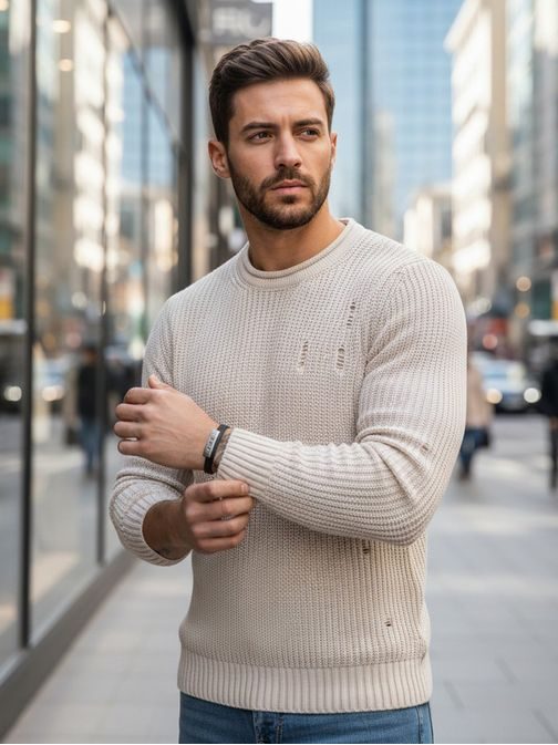 Béžový pletený sveter s módnymi dierami