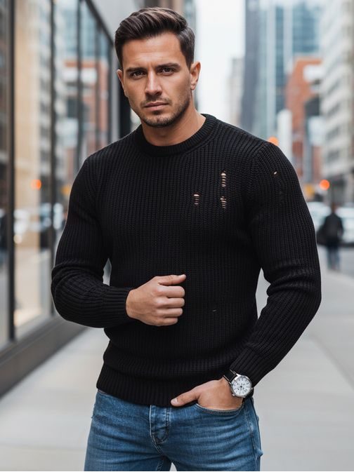 Čierny pletený sveter s módnymi dierami