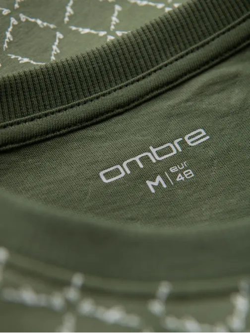 Pánske olivové tričko s trendy potlačou V2 TSFP-0250