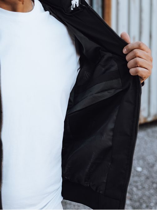 Trendy zimná bunda s kapucňou v čiernom prevedení
