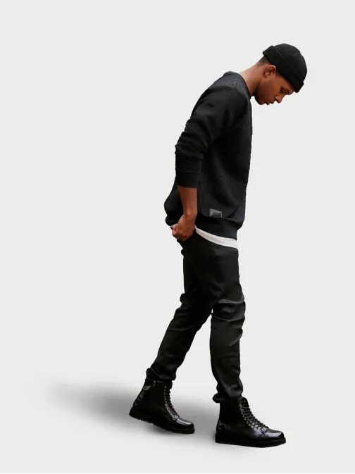 Pútavá čierna mikina  s výraznými písmenami V1 SSNZ-0164