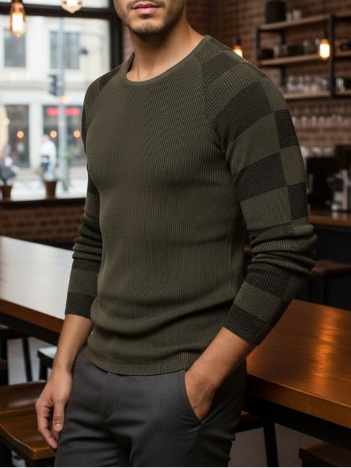 Trendy sveter s ozdobnými rukávmi v olivovej farbe