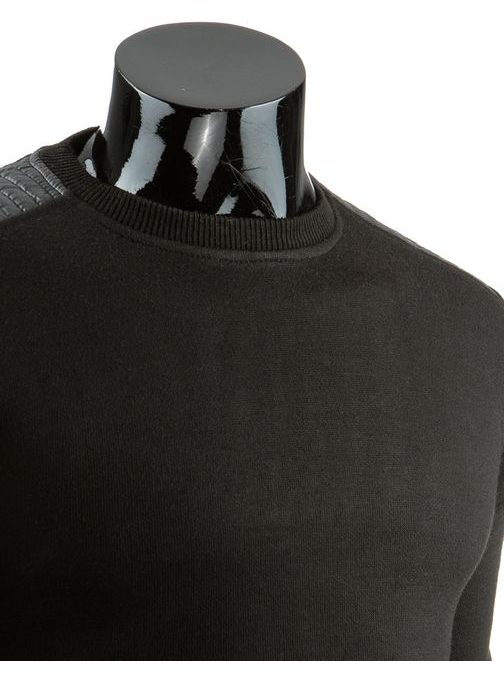 Jednoduchý čierny sveter s okrúhlym výstrihom