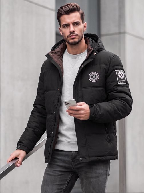 Čierna pánska zimná bunda s trendy nášivkami