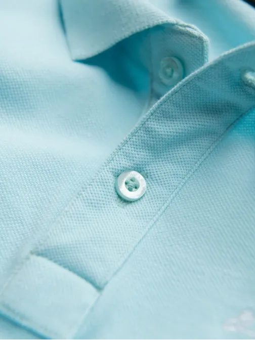 Bavlnená jasno modrá polokošeľa s jemným nápisom V2 S1746