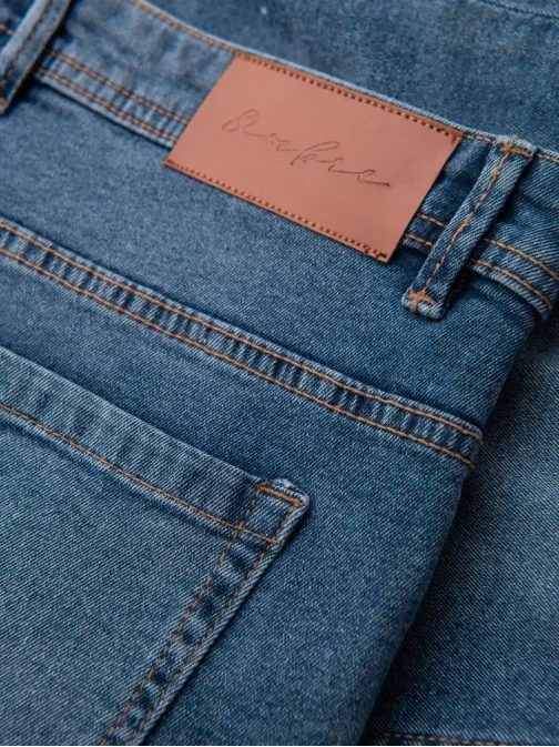 Moderné modré rifľové kraťasy s odreninami V2 SRDS-0186