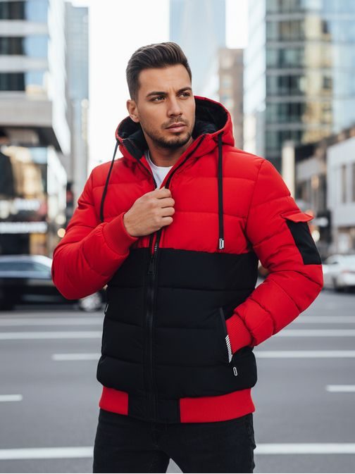 Pánska zimná bunda s kapucňou v červeno-čiernom prevedení