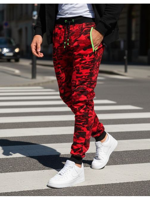 Červené tepláky s maskáčovým vzorom pre mužov