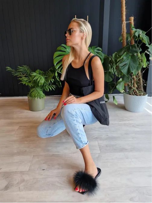 Čierny dámsky pruhovaný crop top