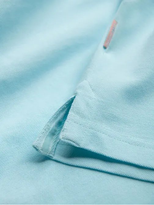 Bavlnená jasno modrá polokošeľa s jemným nápisom V2 S1746