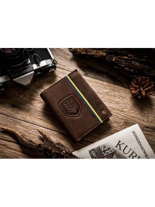 Moderná hnedá kožená peňaženka Peterson