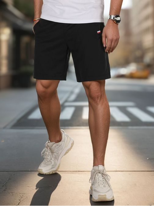 Pohodlné čierne kraťasy s logom