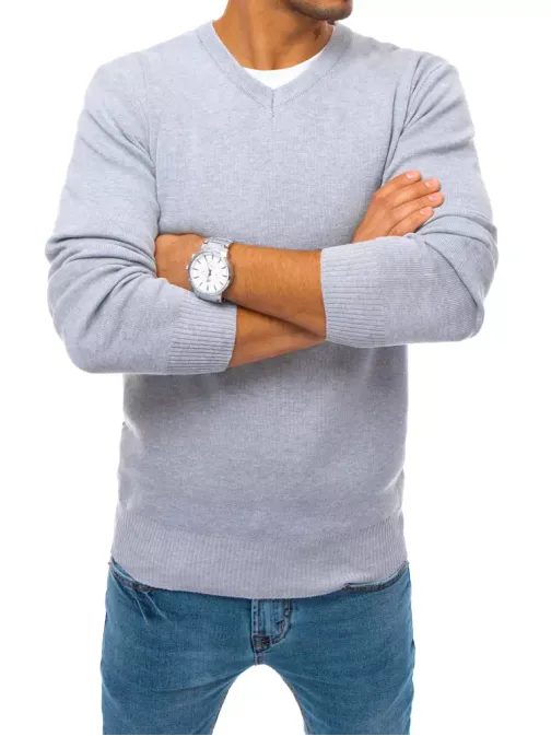Elegantný svetlo-šedý sveter s véčkovým výstrihom