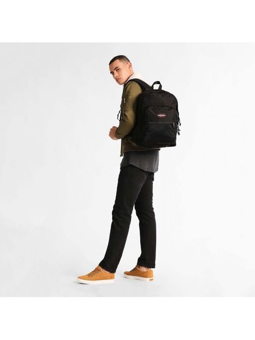 Ruksak v čiernej farbe EASTPAK PINNACLE